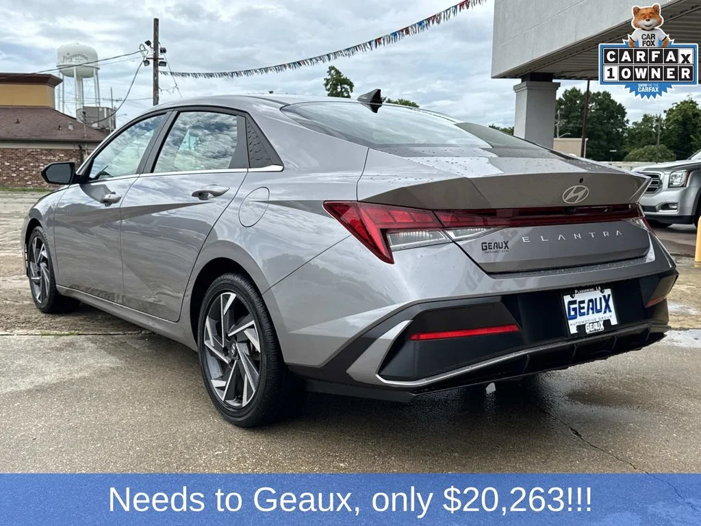 Used 2025 Silver Hyundai SEL Convenience image 10