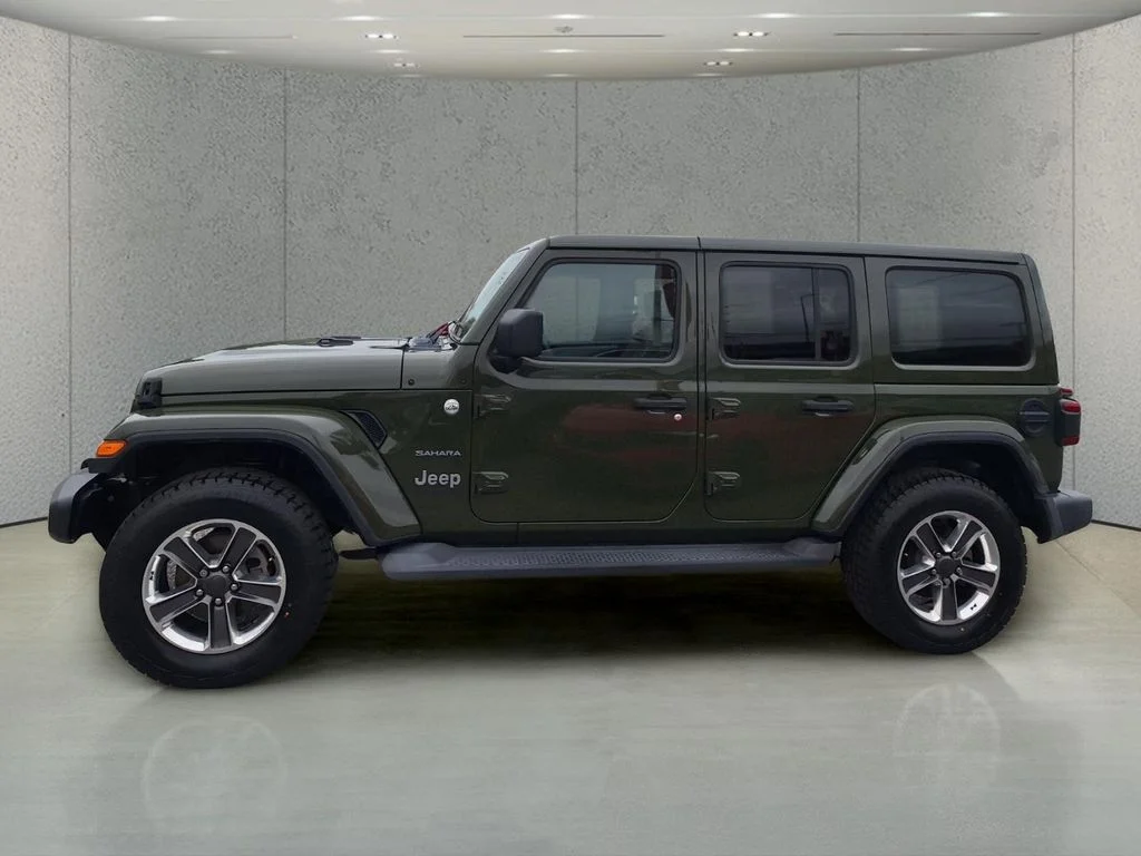 Used 2020 Green Jeep Unlimited Sahara image 2
