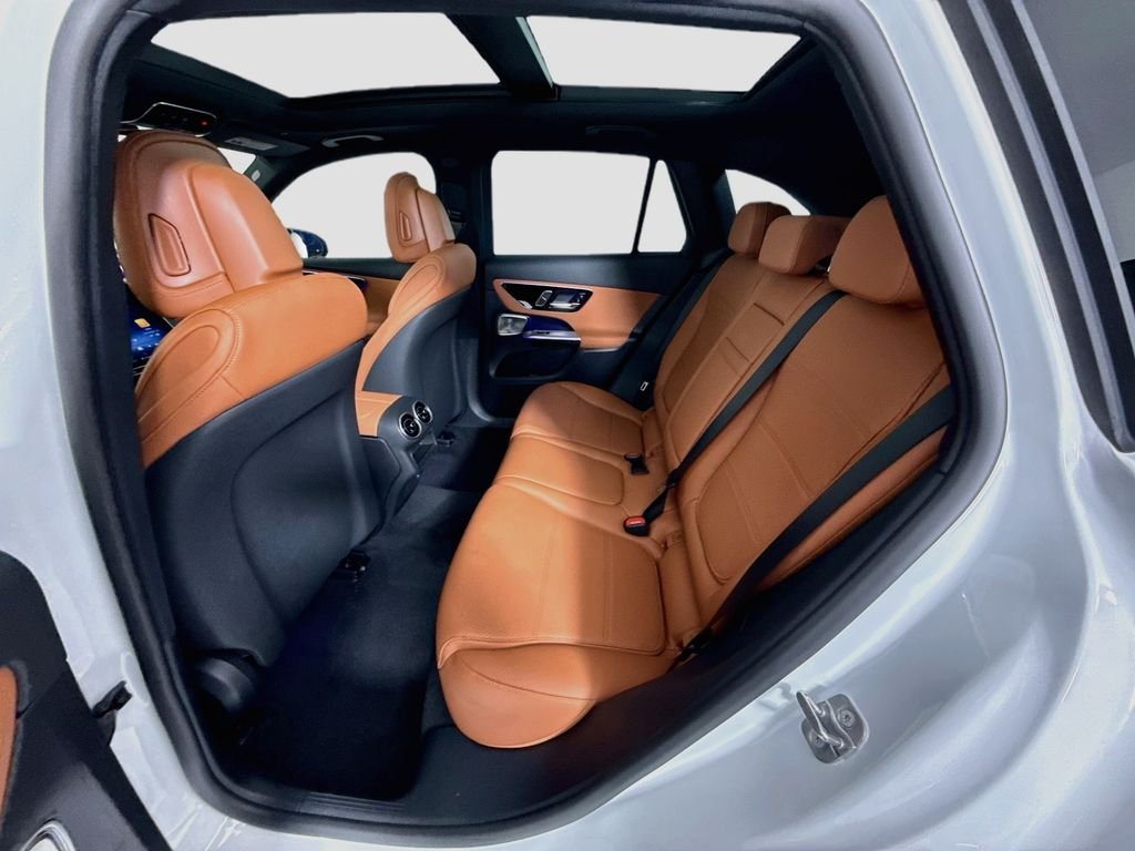 New 2027 Moonlight White Metallic Mercedes-Benz GLC 300 image 22