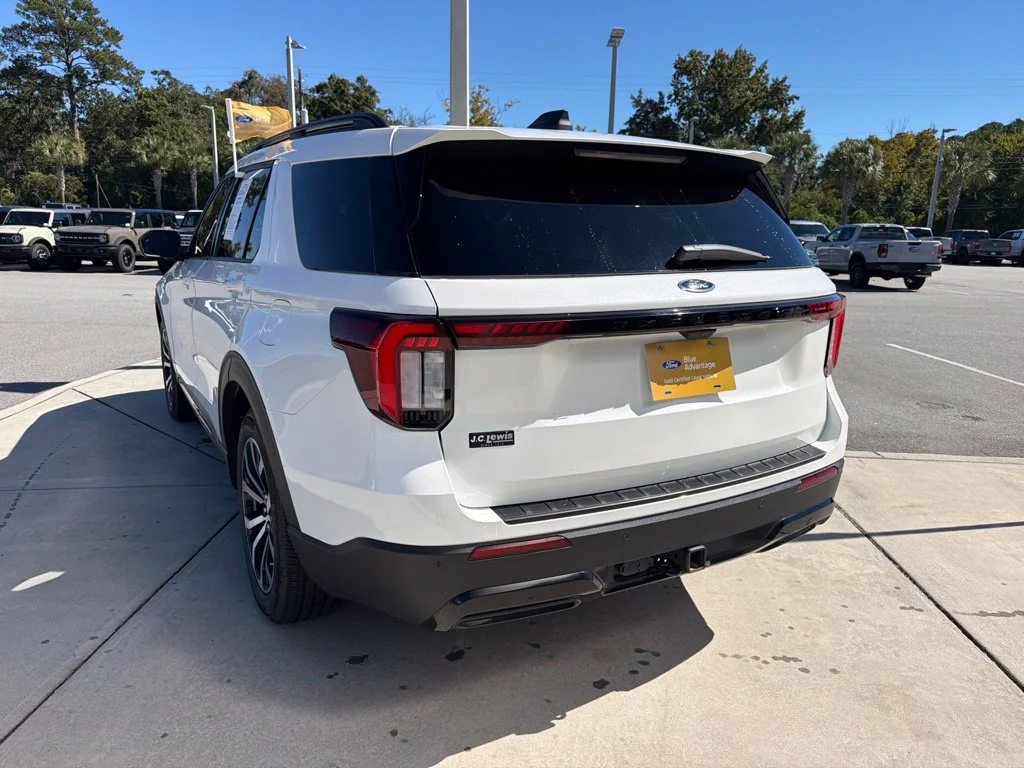Certified Used 2025 Star White Ford ST-Line image 6