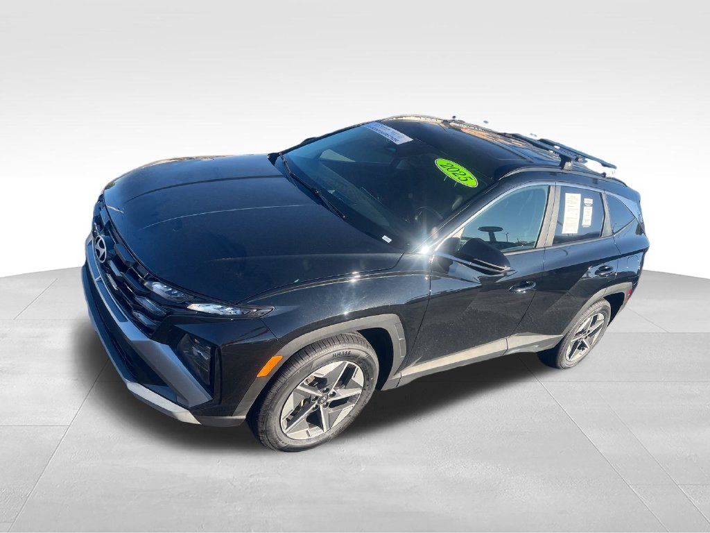 Used 2025 Black Hyundai SEL Convenience image 9