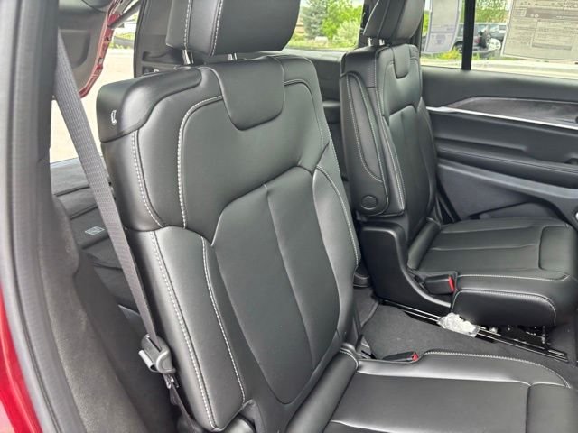 New 2026 Velvet Red Pearl-Coat Exterior Paint Jeep Altitude image 19