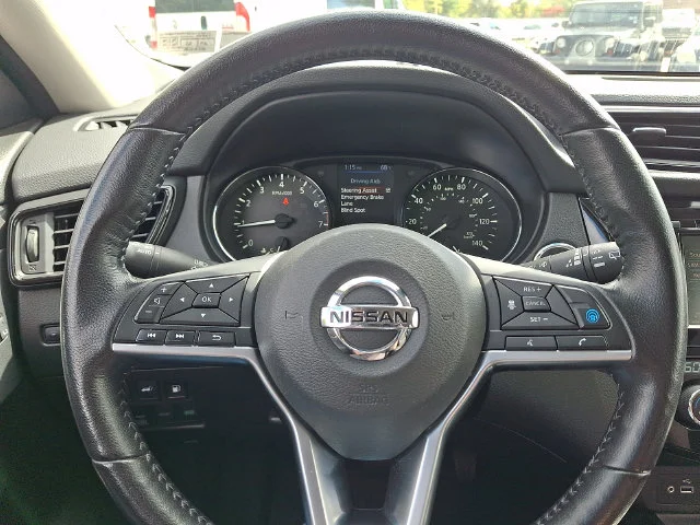 Used 2020 White Nissan SV image 19