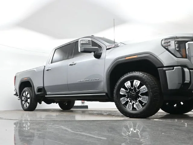 Used 2025 Sterling Metallic GMC Denali image 22