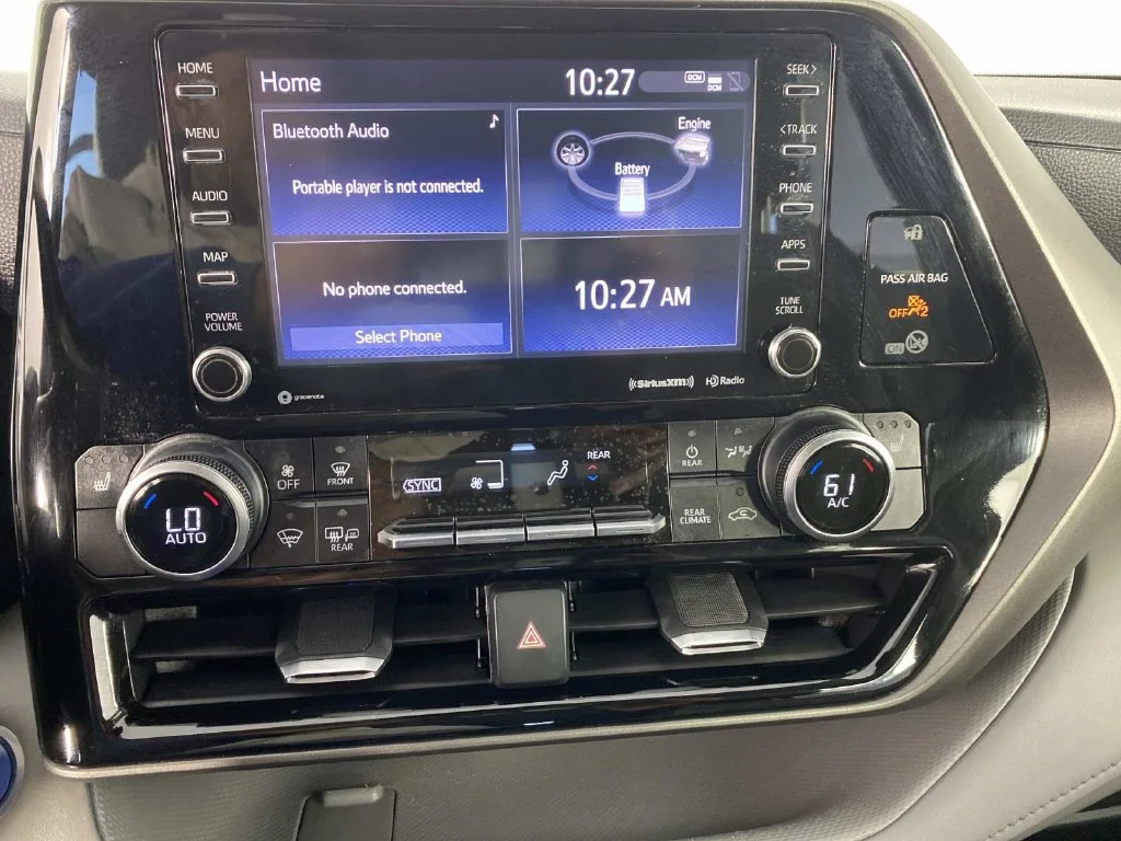 Used 2020 Blizzard Pearl Toyota XLE image 19
