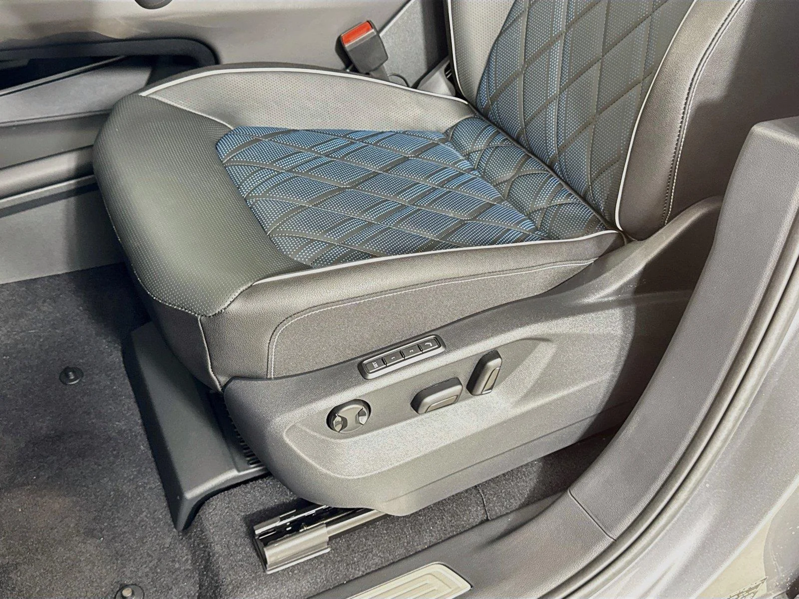 New 2026 Silver Mist Metallic Volkswagen 2.0T SEL Premium R-Line image 20