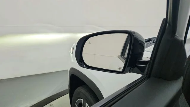 New 2026 Bright White Clear-Coat Exterior Paint Jeep Laredo image 18