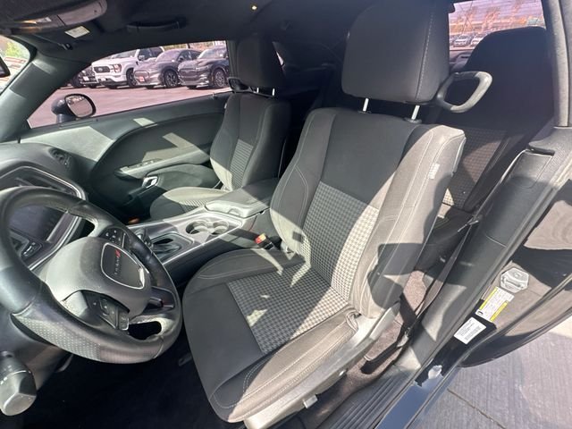 Used 2016 Black Dodge SXT image 21