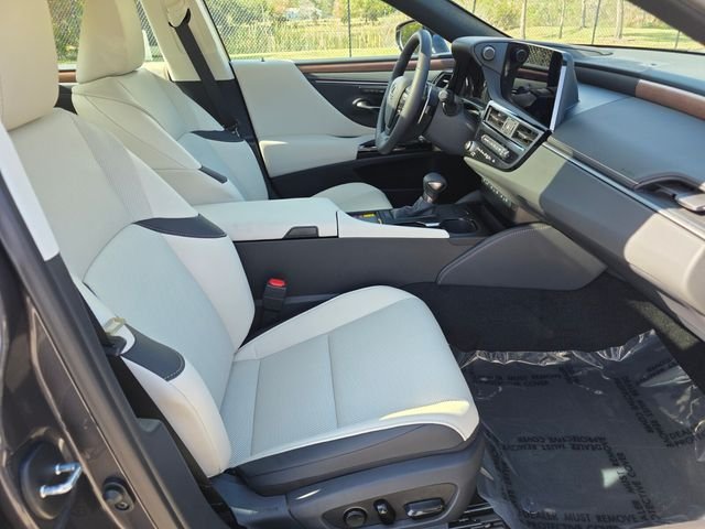 2025 Lexus ES 350 - Photo 10
