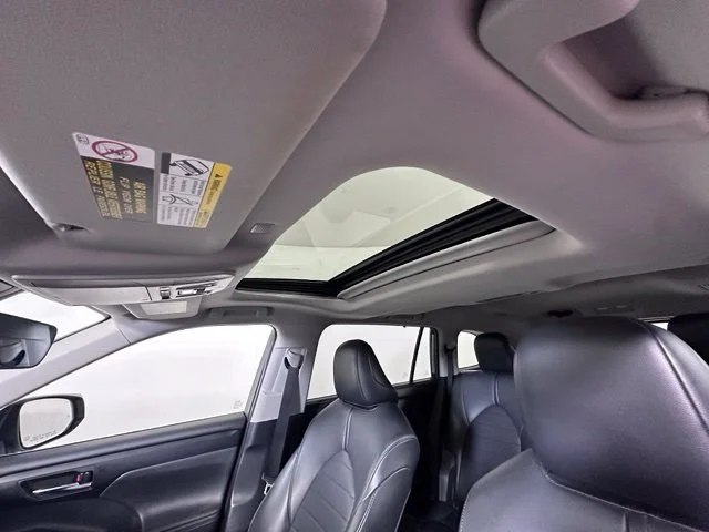 Used 2021 Silver Toyota XLE image 21