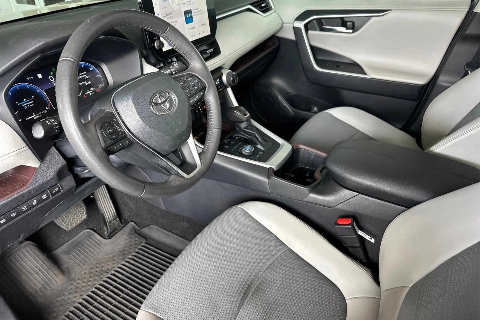 Used 2023 Silver Sky Metallic Toyota Limited image 7