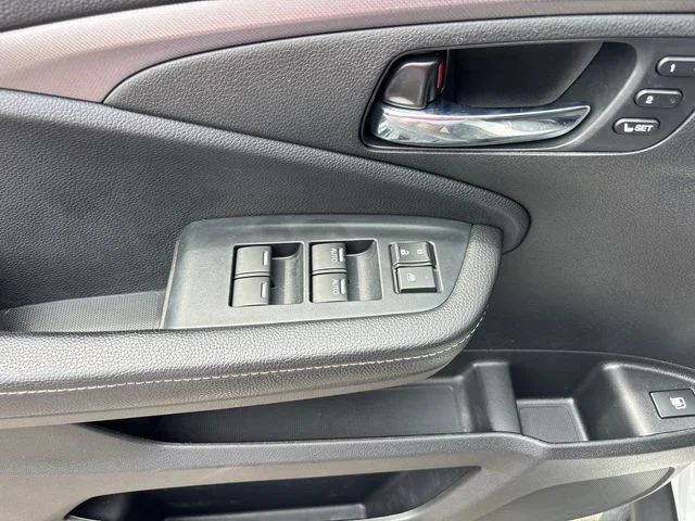Used 2022 White Honda RTL image 16