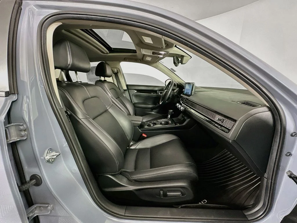 Used 2024 Morning Mist Metallic Honda Touring image 30