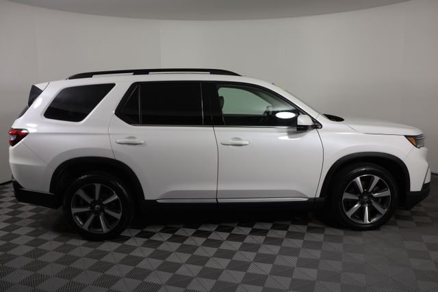 Used 2023 Platinum White Pearl Honda Touring image 9