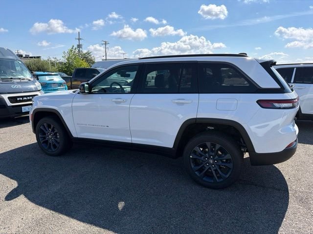 New 2026 Bright White Clear-Coat Exterior Paint Jeep  image 5