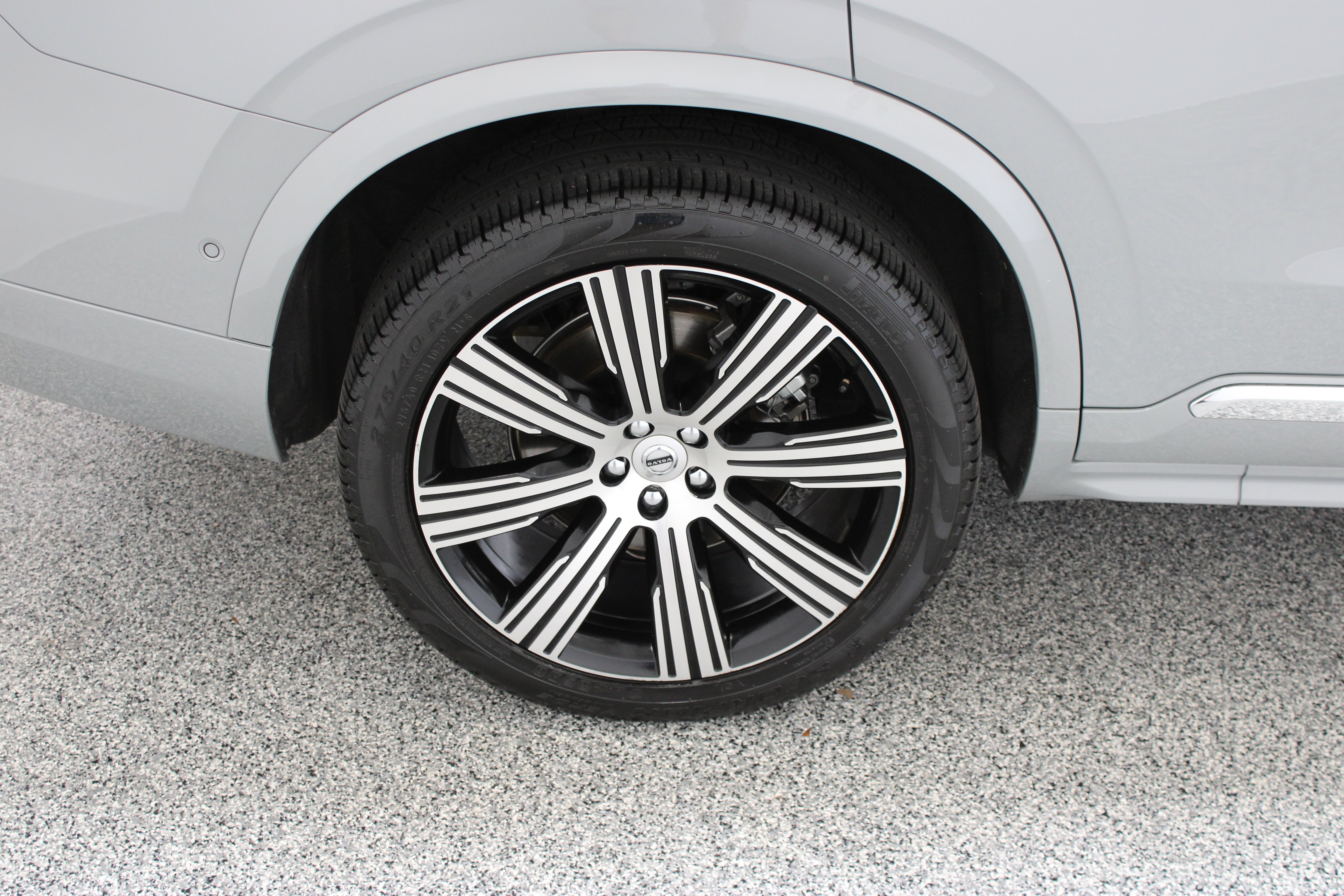 Used 2025 Vapour Grey Metallic Volvo Ultra 2.0T/Electric image 6