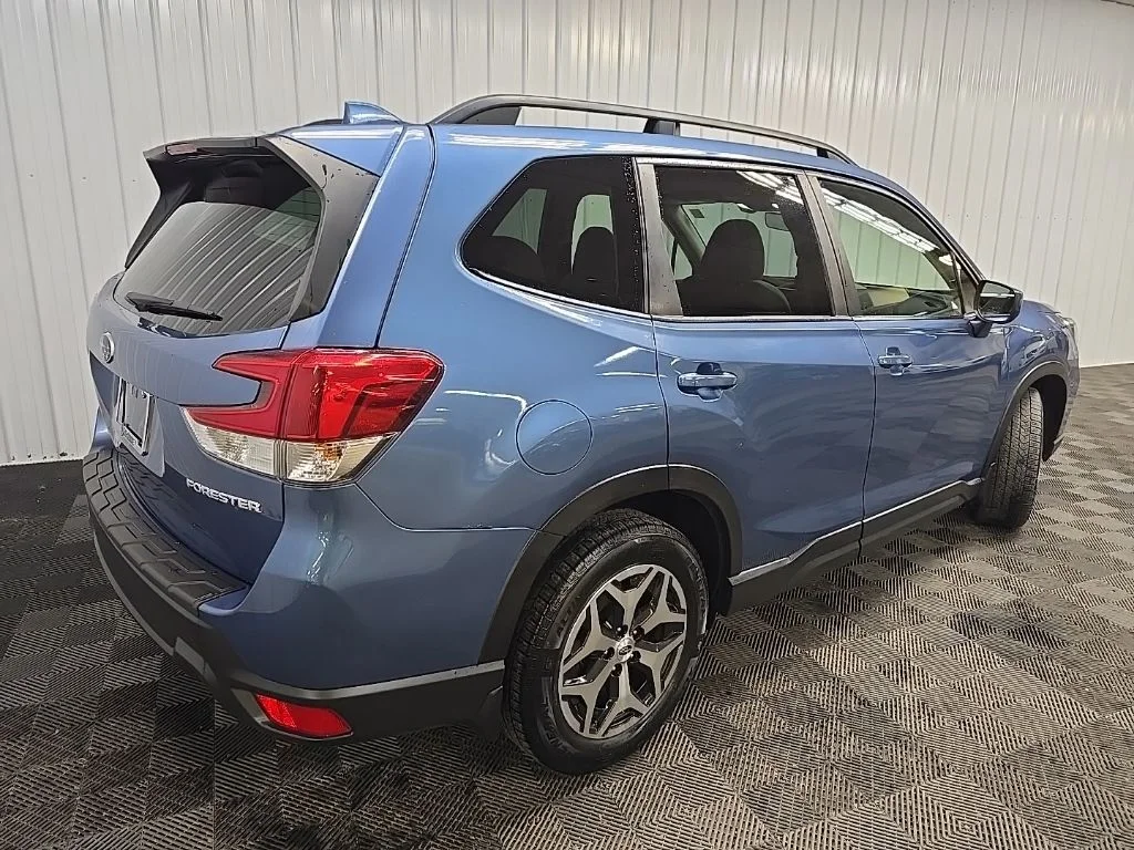 Used 2020 Horizon Blue Subaru Premium image 10