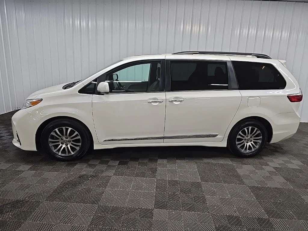 Used 2020 White Toyota XLE image 5