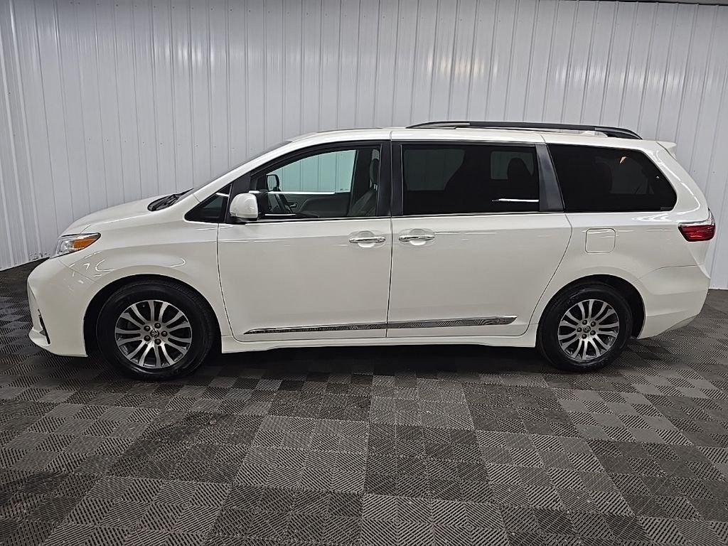 Used 2020 White Toyota XLE image 5