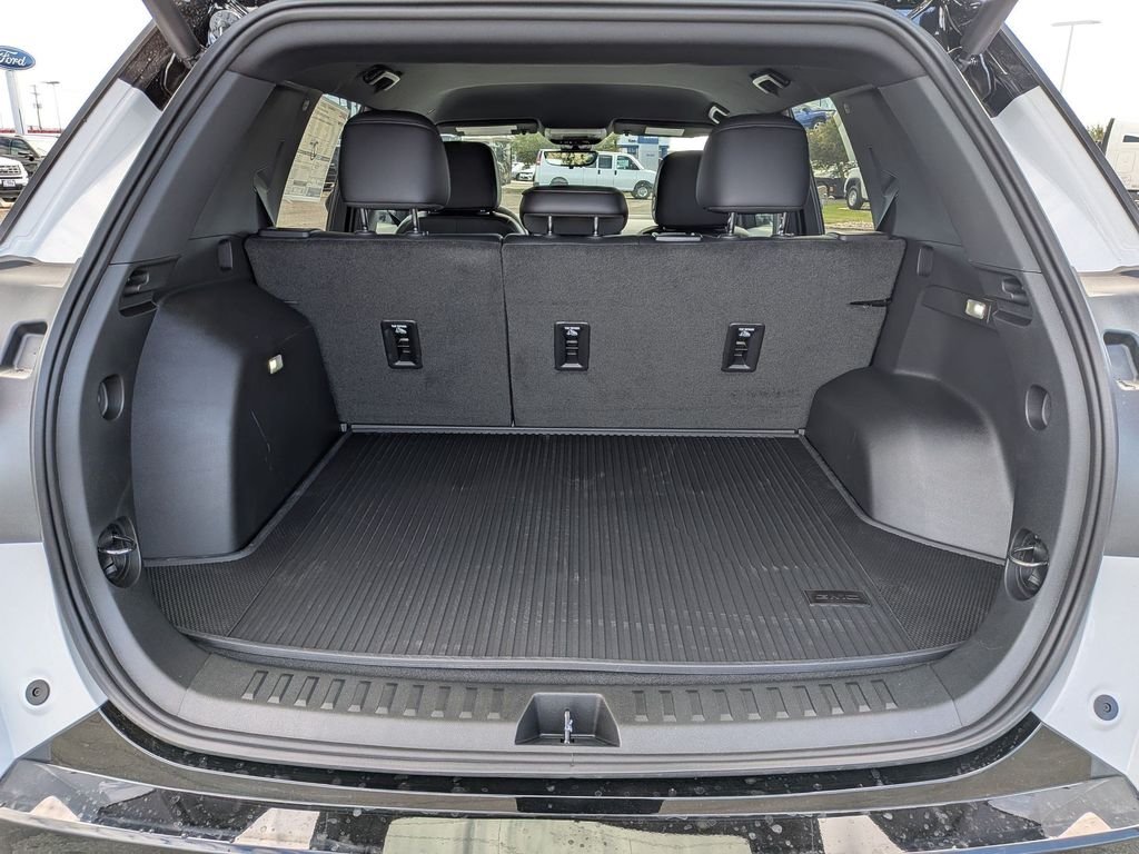 New 2027 Summit White GMC AWD AT4 image 6