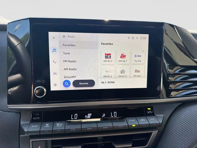 Used 2025  Toyota SE image 22