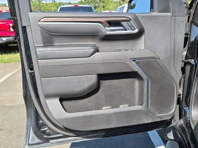 Used 2025 Black Chevrolet LT image 19