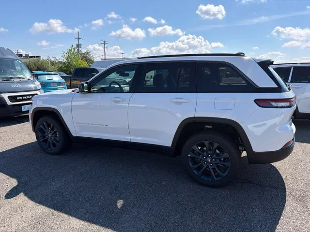New 2026 White Jeep  image 5