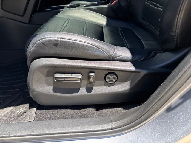 Used 2018 Silver Honda EX-L image 14