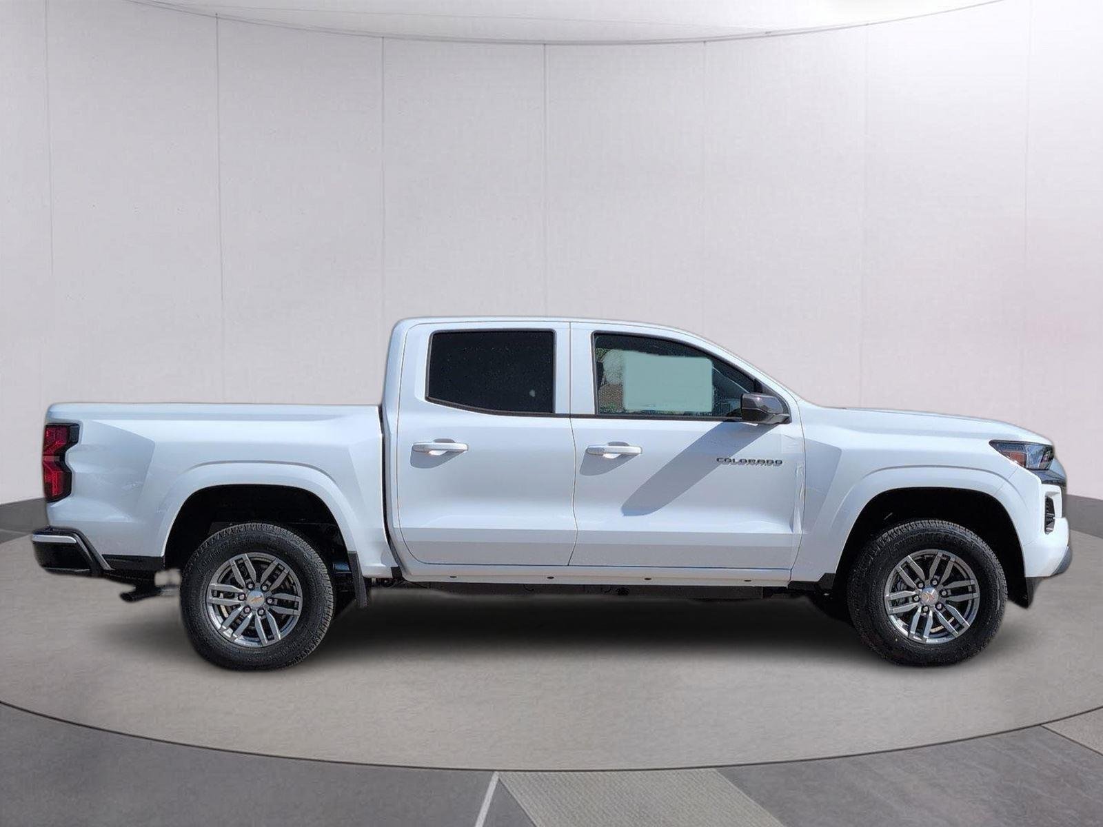 New 2026 Summit White Chevrolet LT image 7