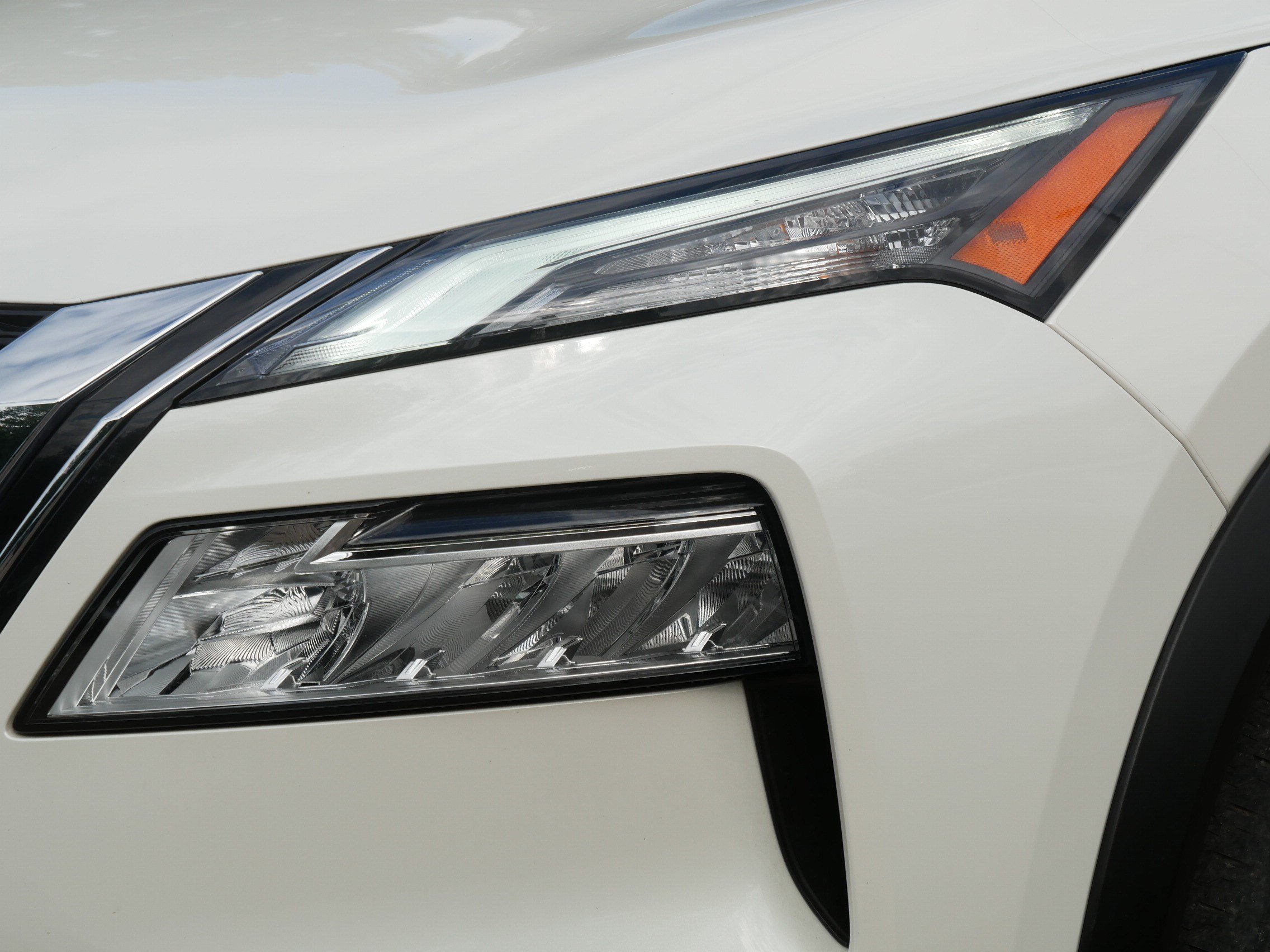 Certified Used 2023 Pearl White Tricoat Nissan SV image 16