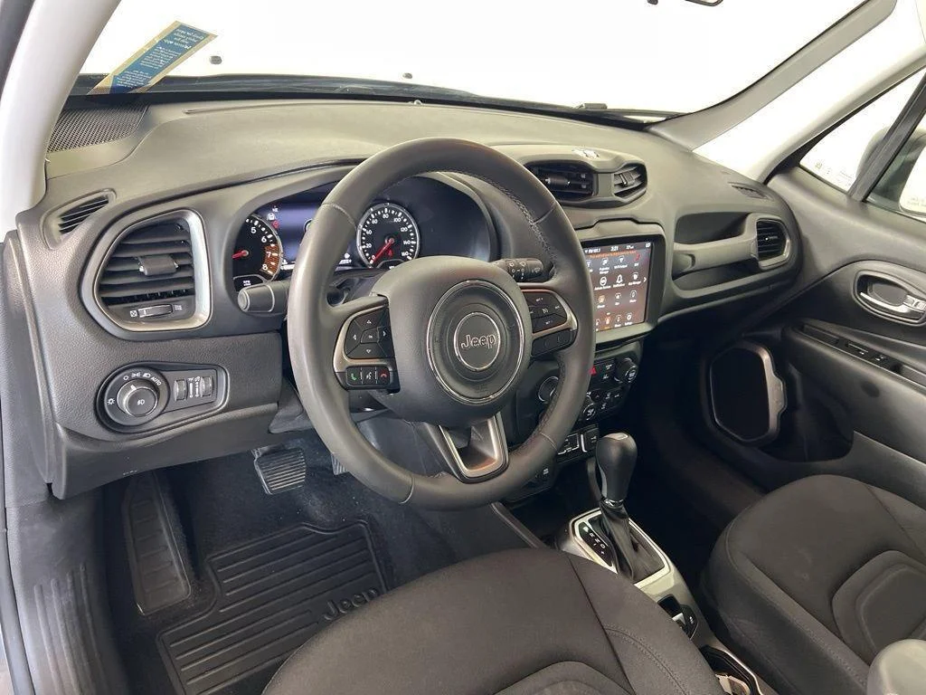 Used 2022 Graphite Gray Jeep Latitude image 12