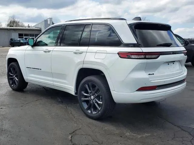 New 2026 Bright White Clear-Coat Exterior Paint Jeep Limited image 4