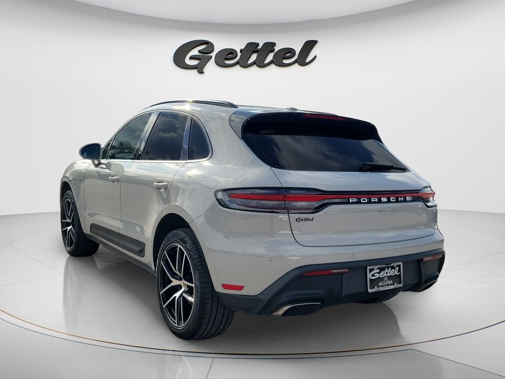 Used 2025  Porsche Base image 7