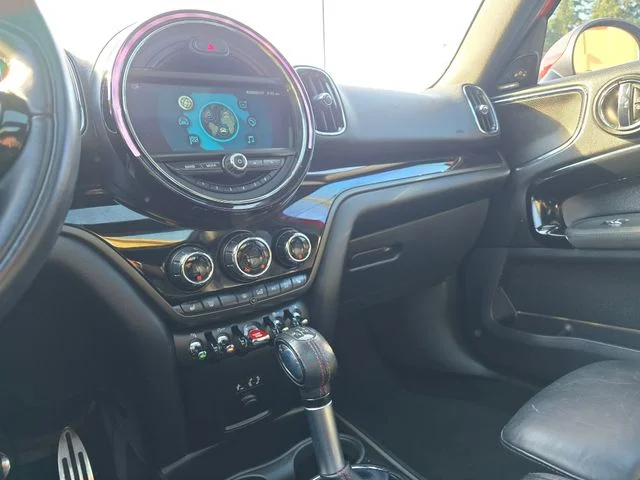 Used 2018 Chili Red MINI Base image 33