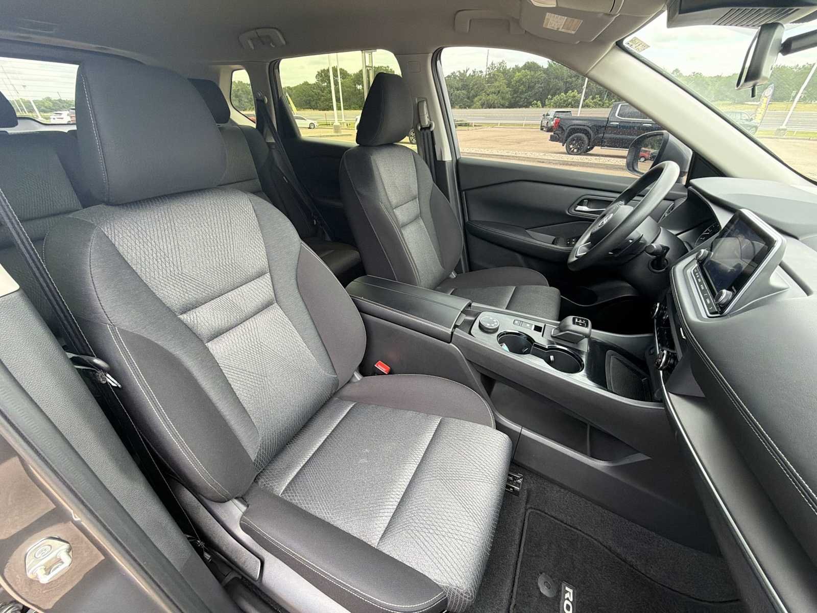 2024 Nissan Rogue SV - Photo 28