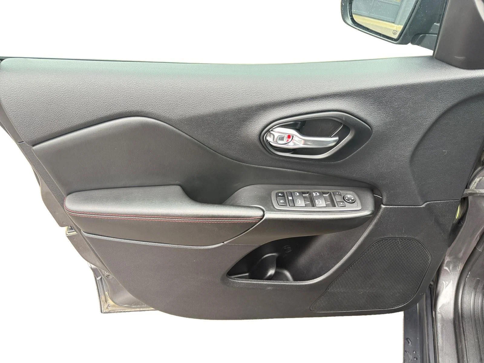 Used 2022 Granite Crystal Metallic Jeep Trailhawk image 9