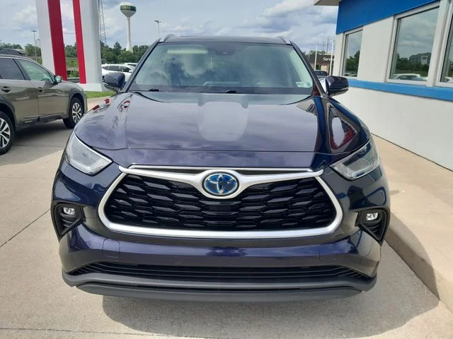 Used 2021  Toyota XLE image 4