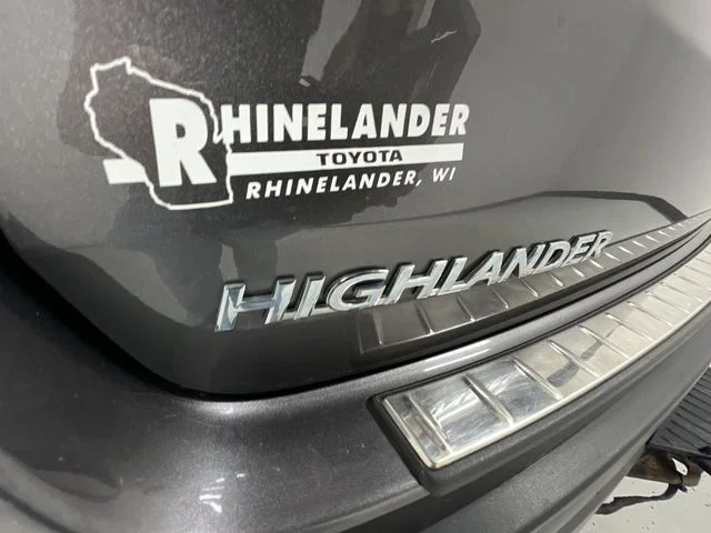 Used 2018 Gray Toyota XLE image 33