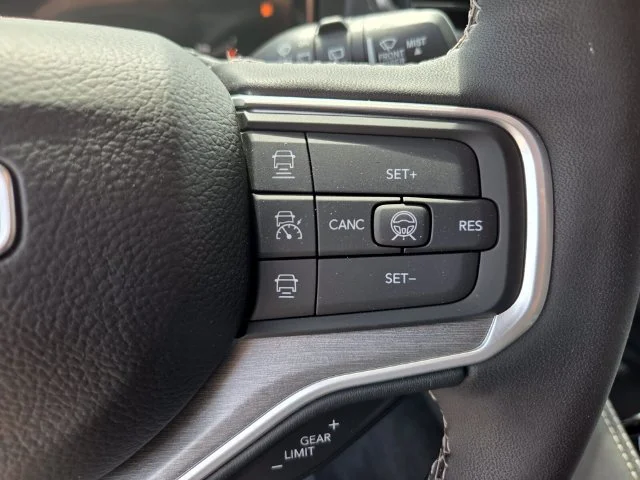 New 2026 Silver-Zynith Exterior Paint Jeep Limited Reserve image 18