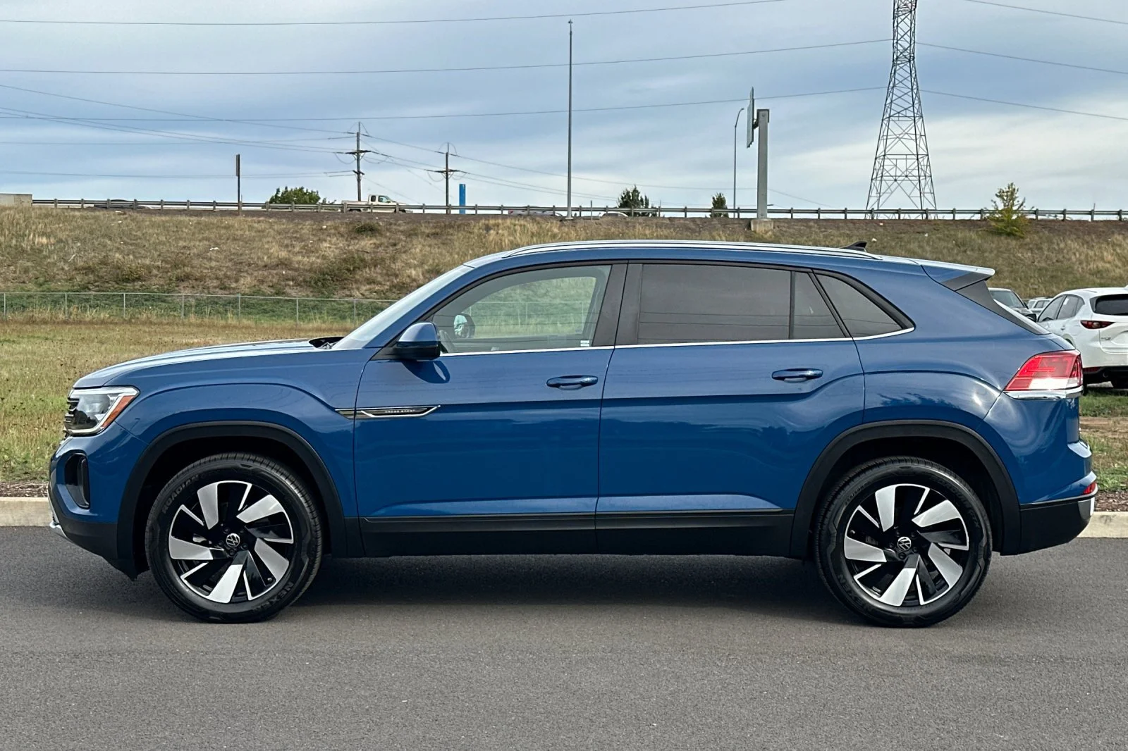 Used 2026  Volkswagen SE w/Technology image 6