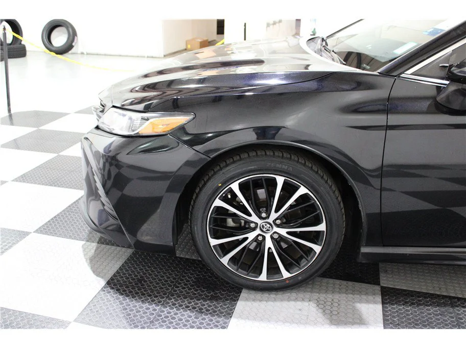 Used 2018 Black Toyota SE Sedan 4D image 9