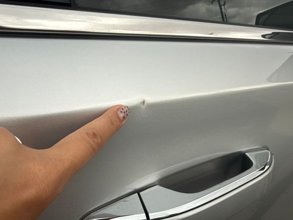 Used 2018 Silver Chevrolet Premier image 9