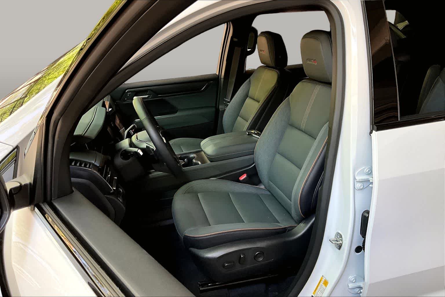 Used 2025 Summit White GMC AWD AT4 image 7