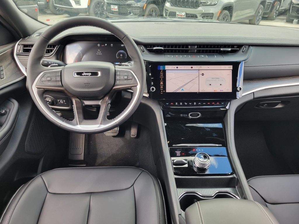 2027 Jeep Grand Cherokee photo 4