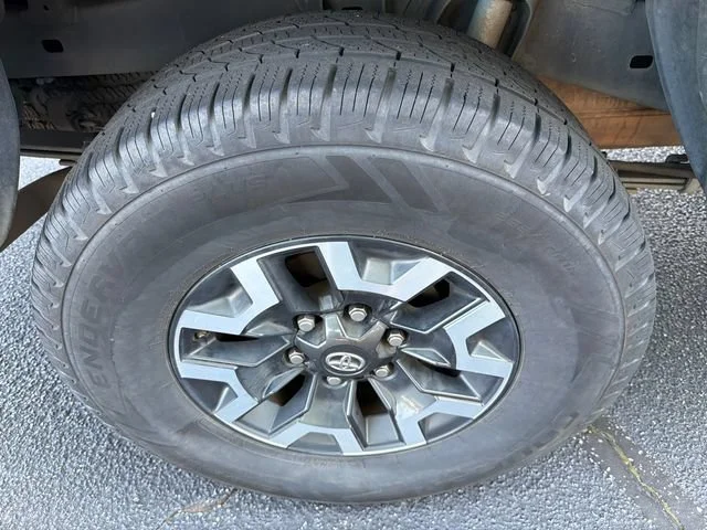 Used 2016 White Toyota SR5 image 17