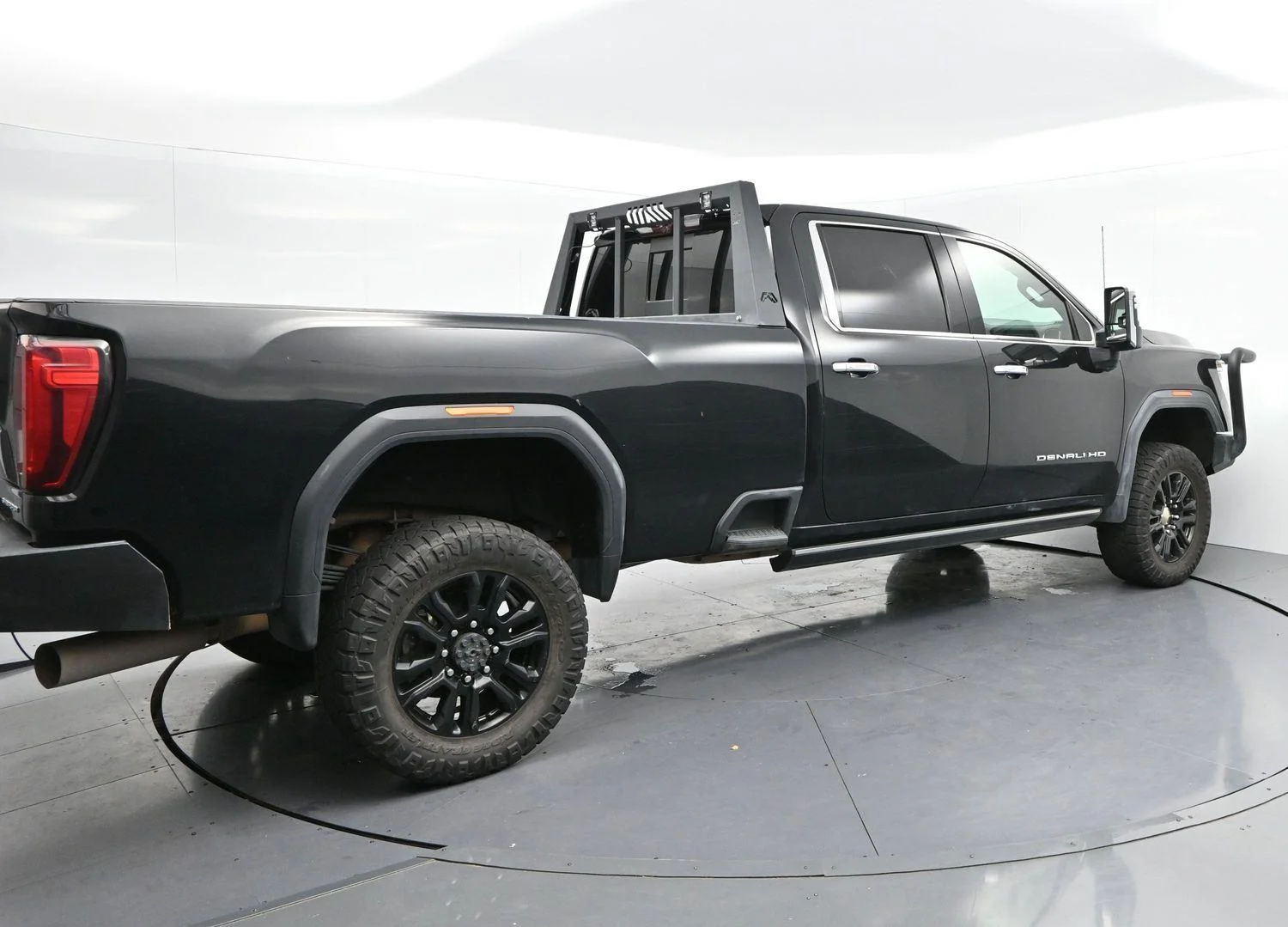 Used 2021 Ebony Twilight Metallic GMC Denali image 7