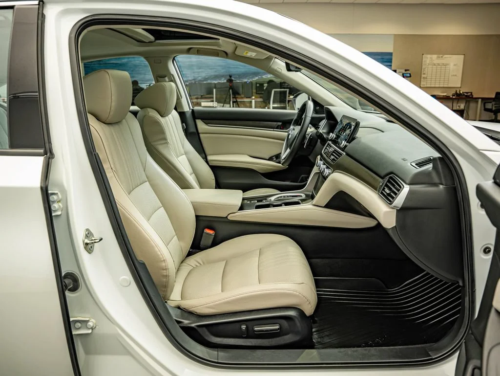 Used 2018 White Orchid Pearl Honda EX-L image 43