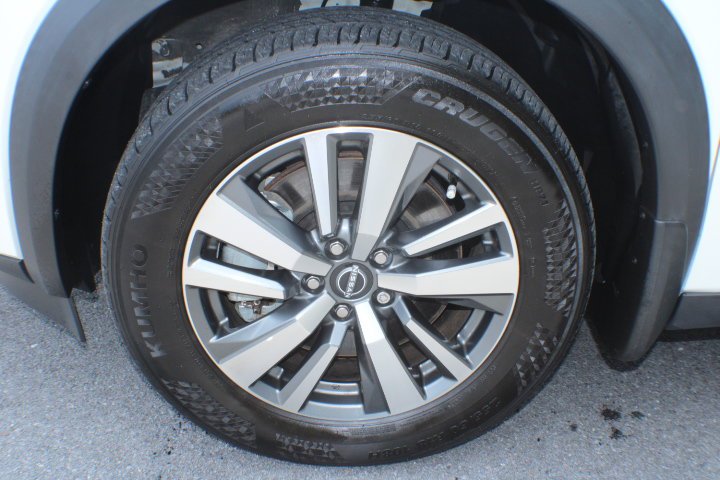 Used 2024 Pearl White Tricoat Nissan SL image 5