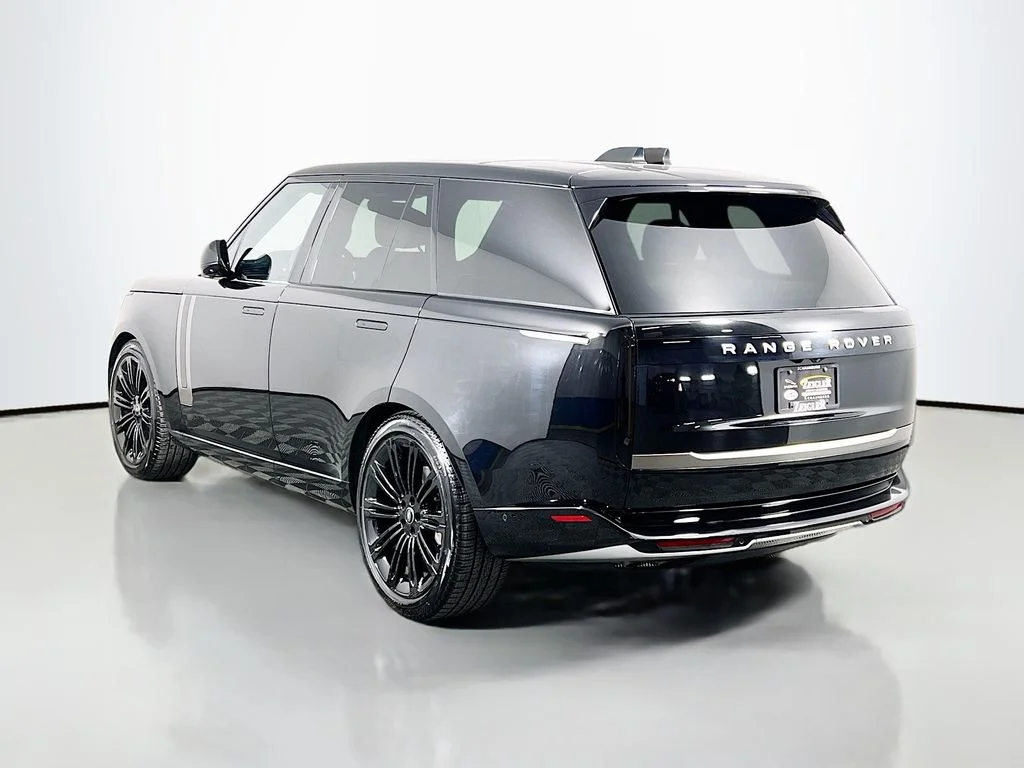 Used 2024 Santorini Black Metallic Land Rover SE image 7