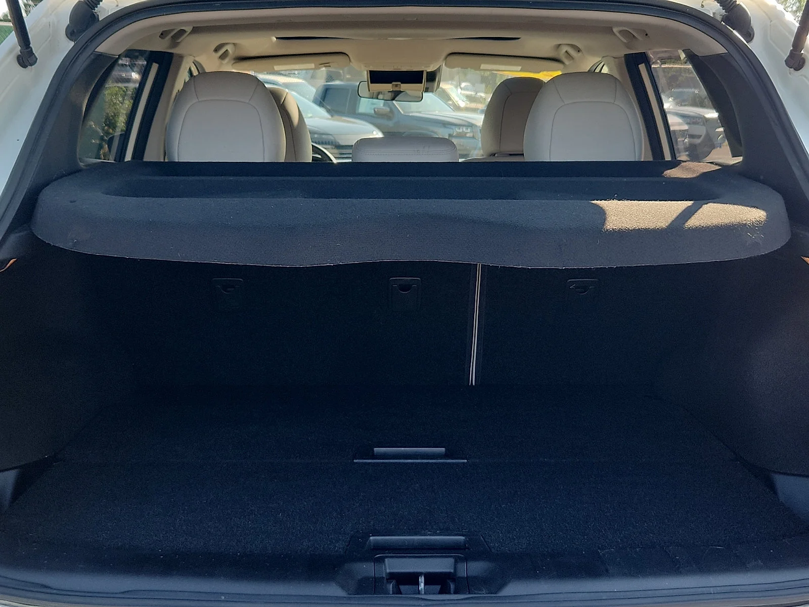 Used 2018 White Nissan SL image 29